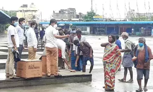 குமரியில் ஆதரவற்றோர்களை அவமானப்படுத்திய வடமாநில இளைஞர்கள்.