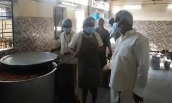பெரியாபளையம் பவானி அம்மன் கோவிலில் அமைச்சர் சேகர் பாபு திடீர் ஆய்வு!
