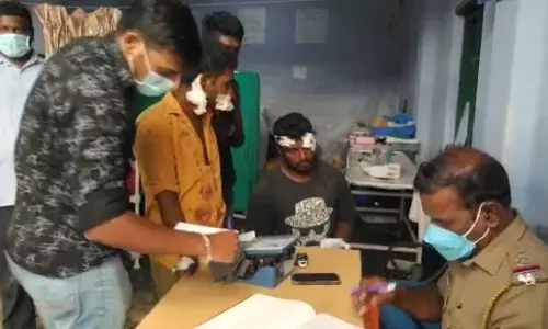 குன்னூரில் குண்டு தயாரிக்கும்போது வெடிபொருள் வெடித்து 3 பேர் படுகாயம்