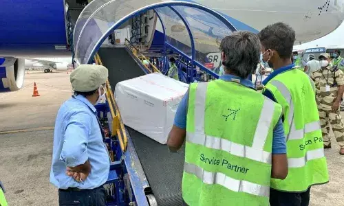 மும்பையில் இருந்து  2 லட்சம் கோவாக்சீன் தடுப்பூசிகள் சென்னை வருகை!