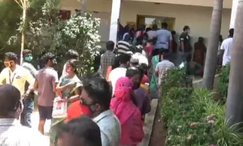 திருவள்ளூரில் தடுப்பூசி இல்லை என்கிற அறிவிப்பால் பொதுமக்கள் ஏமாற்றம்