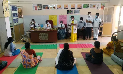 அரசு மருத்துவமனையில் நடைபெற்ற மருத்துவ யோகா பயிற்சியினை முதல்வர் ஆய்வு செய்தார்