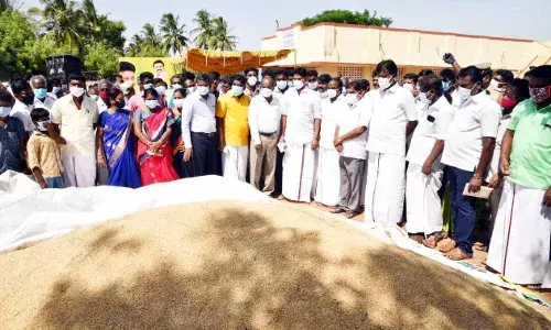 திருவெறும்பூர் பகுதியில் நெல் கொள்முதல் நிலையத்தை அமைச்சர் தொடங்கி வைத்தார்