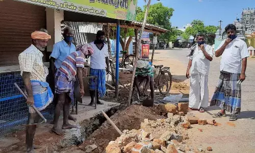 மதுரை அருகே மக்கள் பாராட்டும் ஊராட்சித் தலைவர்: