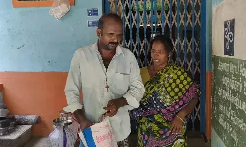 அரியலூரில் வாழ்வாதாரத்தை இழந்துவாடும் கண்பார்வையற்ற மாற்றுத்திறனாளி