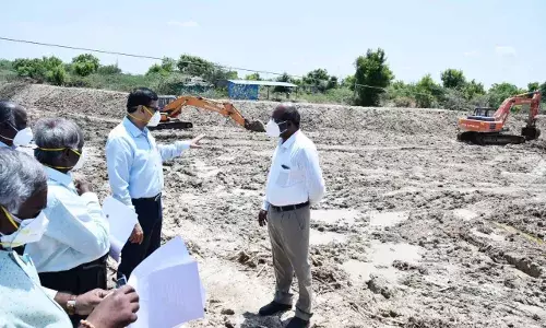 லால்குடி  பரவன் ஓடை  தூர் வாரும் பணி : பொதுப்பணித்துறை செயலாளர்  ஆய்வு