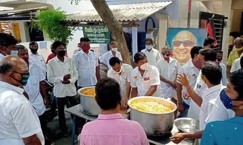 கருணாநிதி பிறந்தநாள் விழா: பள்ளிப்பாளையம் திமுகவினர் உற்சாகம்