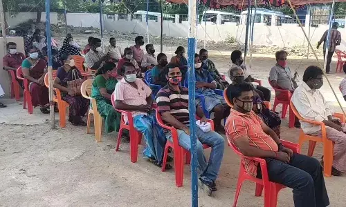 தஞ்சாவூர் மாவட்டத்தில்  3 நாட்களுக்கு பிறகு தடுப்பூசி போடும் பணி தொடங்கியது