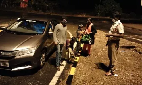 கரூரில் தொடரும் காவல் துறையினரின்  மனிதாபிமான செயல்பாடுகள் : குவியும்  பாராட்டு