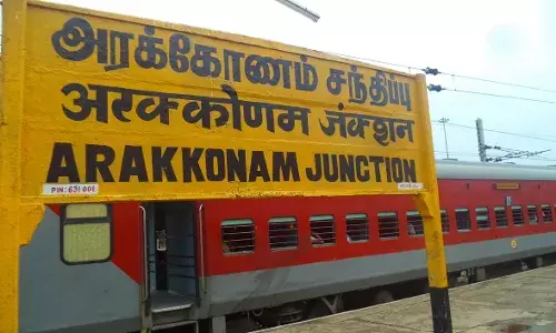 அரக்கோணம் ரெயில் நிலையத்தில் போர்ட்டர் மாரடைப்பில் மரணம்
