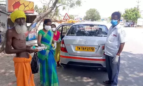 செங்கல்பட்டு: கொரோனா நிவாரணநிதி மூலம் ஏழைகளுக்கு உணவளிக்கும் குடும்பம்!