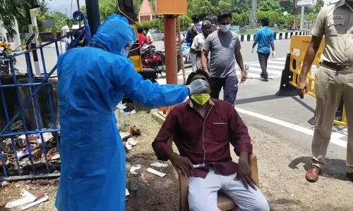 சுற்றித்திரியும் வாகன ஓட்டிகளுக்கு கொரோனா டெஸ்ட்: சேலம் போலீஸ் அதிரடி