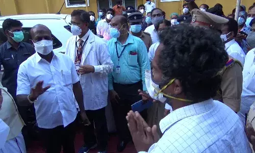 திருப்பத்தூர் அரசு மருத்துமனையில் முறையாக சிகிச்சை வழங்கவில்லை என அமைச்சரிடம் புகார்