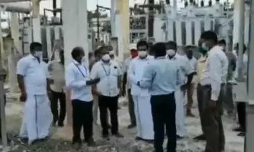 தீ விபத்து ஏற்பட்ட மணவாளநகர் துணை மின் நிலையம்: திருவள்ளூர் எம்எல்ஏ ஆய்வு!