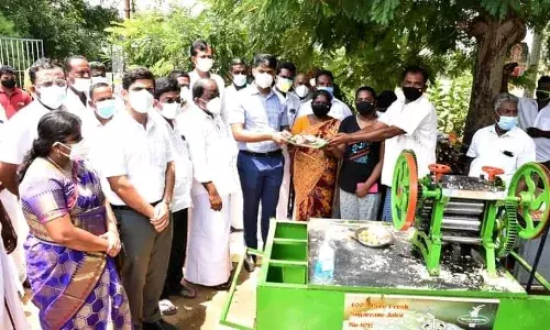 கலசப்பாக்கம் பகுதியில் கரும்புசாறு விற்கும் தம்பதியினர் கொரோனா நிவாரண நிதி வழங்கினர்