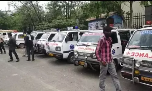 சேலம்: ஆக்சிஜன் தேவை குறைவு... ஆம்புலன்ஸ் வாகனங்களுக்கு ஓய்வு!