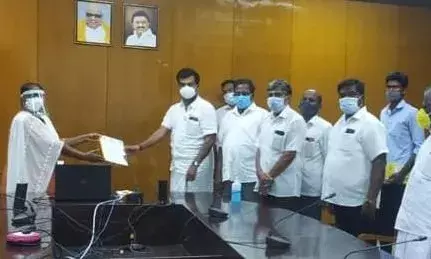 அனைவருக்கும் இலவச தடுப்பூசி வழங்க அரியலூர் காங்கிரஸ் கமிட்டி கோரிக்கை அனைவருக்கும் இலவச தடுப்பூசி வழங்க அரியலூர் காங்கிரஸ் கமிட்டி கோரிக்கை