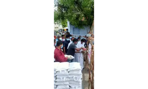 இன்ஸ்டாநியூஸ் செய்தி எதிரொலி : தனிமைப்படுத்தப்பட்ட பகுதியில் உதவிய அமைச்சர்