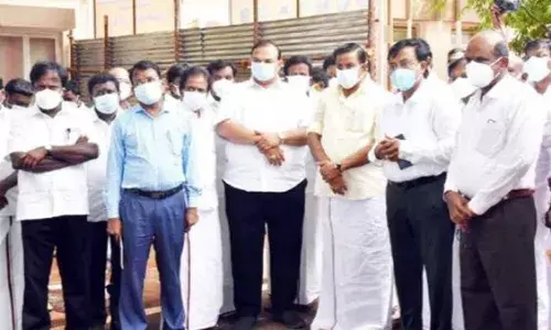 திருச்சியில் சித்தா கொரோனா புத்துணர்வு மையத்தை அமைச்சர் கே.என்.நேரு ஆய்வு