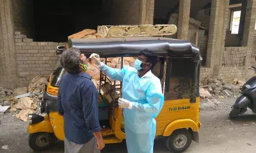 ஈரோட்டில் வலம் வரும் கொரோனா ஆட்டோக்கள்! வீடுகளுக்கே சென்று பரிசோதனை!