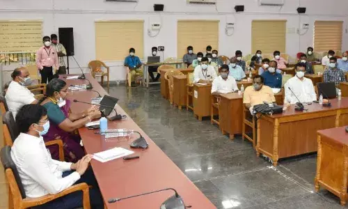 அரசு அறிவித்த கட்டணத்திற்கு உட்பட்டு தனியார் மருத்துவமனை சிகிச்சை வழங்க வேண்டும் : திட்ட இயக்குனர்