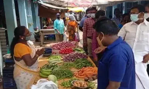 ஆவடி காய்கறி சந்தையில் அமைச்சர் நாசர்  திடீர் ஆய்வு