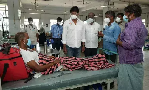 கரும்பூஞ்சை பாதித்தவரை நேரில் சென்று நலம் விசாரித்த உதயநிதி ஸ்டாலின்
