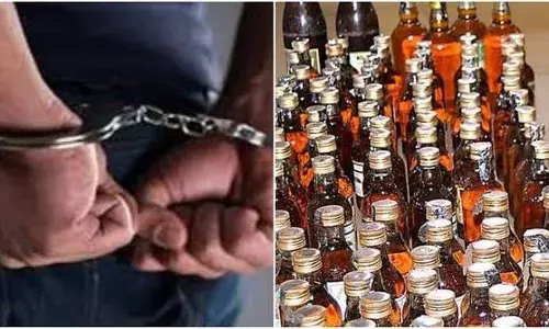 டூவீலரில் 400 மதுபாட்டில்களை கடத்திய 2 பேர் திருத்தணியில் கைது!