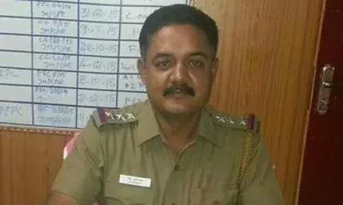 கூடுவாஞ்சேரி போலீஸ் இன்ஸ்பெக்டரை மாற்ற சமூக ஆர்வலர்கள், மக்கள் எதிர்ப்பு!