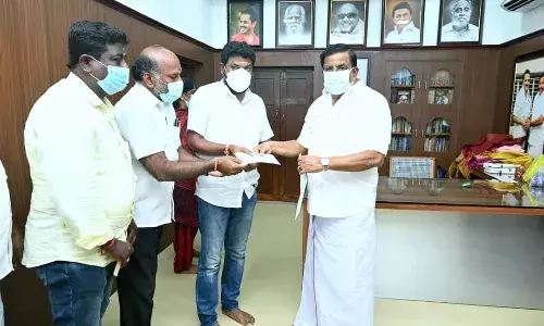 மண்ணச்சநல்லூர் பேரூராட்சி சார்பாக முதலமைச்சர் நிவாரண நிதிக்கு ரூ 79,681 அமைச்சரிடம் வழங்கல்