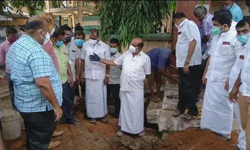 திருப்பூரில் குழாய் உடைந்து வீணான குடிநீர்- துரிதமாக செயல்பட்ட எம்.எல்.ஏ. செல்வராஜ்! திருப்பூரில் குழாய் உடைந்து வீணான குடிநீர்- துரிதமாக செயல்பட்ட எம்.எல்.ஏ. செல்வராஜ்!