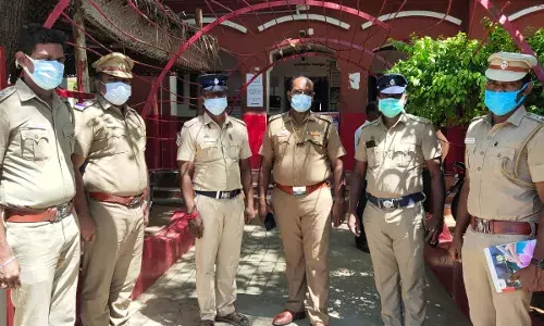 செல்போன் பறித்தவர்களை விரட்டிப் பிடித்த மயிலம் போலீசார்