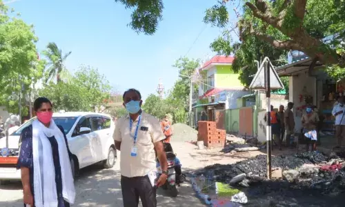 மழைநீர் வடிகால் தூர்வாரும் பணிகள் :- மாநகராட்சி ஆணையாளர் சரண்யா அரி  நேரில் ஆய்வு