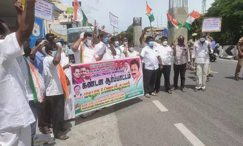 டூவீலருக்கு பாடை கட்டி போராட்டம் - பெட்ரோல், டீசல் விலை உயர்வுக்கு எதிர்ப்பு