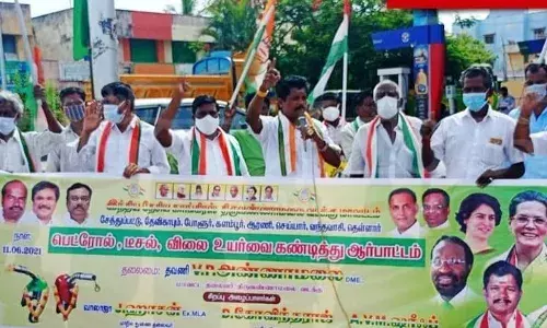 பெட்ரோல் டீசல் உயர்வை கண்டித்து காங்கிரஸ் கட்சி சார்பில் கண்டன ஆர்ப்பாட்டம்