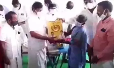 கும்மிடிப்பூண்டி: 1700 குடும்பங்களுக்கு நிவாரண உதவி: எம்.எல்.ஏ கோவிந்தராஜ் வழங்கினார்!