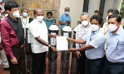 சென்னை:அமைச்சர் மா.சுப்பிரமணியத்திடம் ரூ.12 லட்சம் மருத்துவ உபகரணங்கள் வழங்கல்!