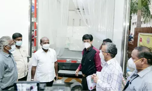 தமிழகத்திற்கு வந்த 3.65 லட்சம் கோவிஷீல்டு தடுப்பூசிகள்: அமைச்சர் மா. சுப்பிரமணியன் ஆய்வு!