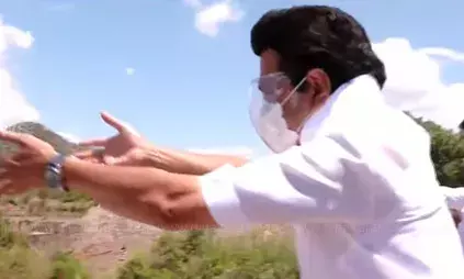 மேட்டூர் அணை- டெல்டா பாசனத்திற்கு தண்ணீரை முதலமைச்சர் திறந்து வைத்தார் மேட்டூர் அணை- டெல்டா பாசனத்திற்கு தண்ணீரை முதலமைச்சர் திறந்து வைத்தார்