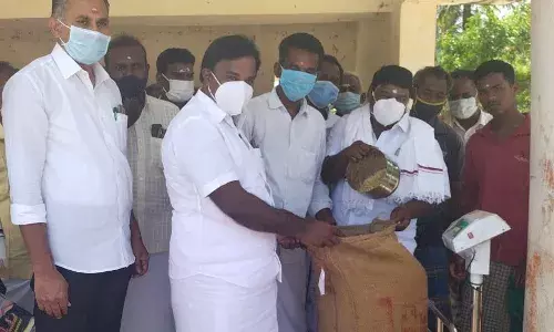கந்தர்வக்கோட்டையில் நேரடி கொள்முதல் நிலையங்களை எம்எல்ஏ திறந்து வைத்தார்