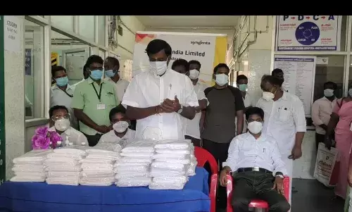 மயிலாடுதுறை அரசு மருத்துவமனைக்கு  படுக்கைகள் :  எம்எல்ஏ ராஜ்குமார்  வழங்கல்
