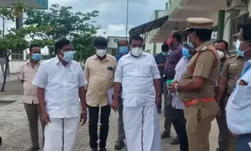 கும்மிடிப்பூண்டி: எளாவூர் சோதனைச் சாவடியில் போக்குவரத்து துறை அமைச்சர் திடீர் ஆய்வு!