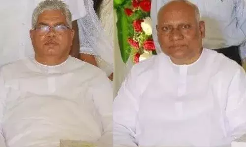 ஆம்பூர் அருகே சாலை விபத்தில் 2 பாதிரியார்கள் உயிரிழப்பு