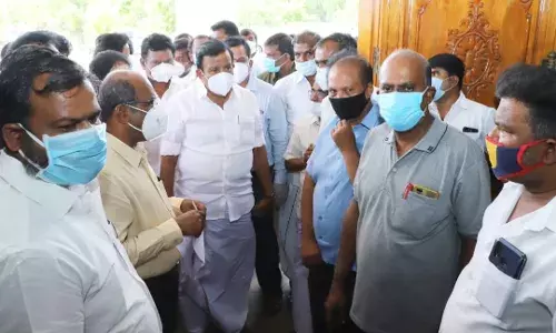 திருச்சி: போட்டோ ஸ்டுடியோக்கள் திறக்க அனுமதி: அமைச்சர் நேருவிடம் கோரிக்கை திருச்சி: போட்டோ ஸ்டுடியோக்கள் திறக்க அனுமதி: அமைச்சர் நேருவிடம் கோரிக்கை