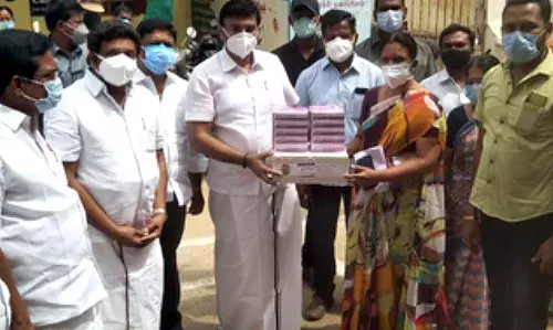 ராசிபுரம் அரசு ஆஸ்பத்திரிக்கு கருப்பு பூஞ்சை  தடுப்பு மருந்து: அமைச்சர் வழங்கினார்
