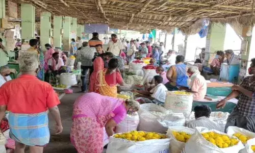 தொடர் முகூர்த்தம்: திண்டுக்கல் பூ மார்க்கெட் பூக்கள் விலை கிடுகிடு உயர்வு!