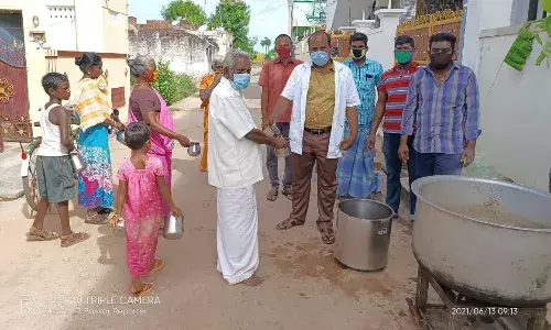 டாக்டர் அப்துல் கலாம் நலச்சங்கத்தின் சார்பில் பொதுமக்களுக்கு  மூலிகை டீ