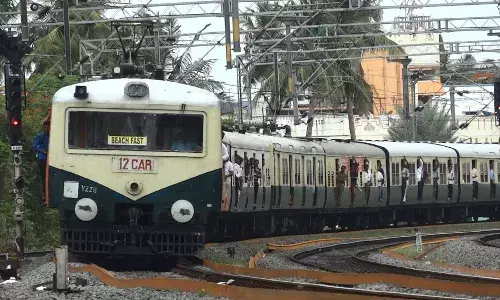 சென்னையில் இன்று முதல் கூடுதல் மின்சார ரயில்கள் இயங்கும்: ரயில்வே நிர்வாகம் அறிவிப்பு!