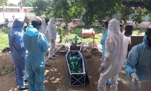 சேலம்: துயரில் இருந்தவருக்கு உதவிக்கரம் நீட்டிய இளைஞர்கள்!