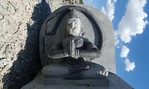 பெரம்பலூர் அருகே சஞ்சீவிராயர் தூண் நிறுவப்பட்டவுடன் நாட்டை அச்சுறுத்திவரும் கொரோனா வைரஸ் இல்லாமல் போகுமாம்